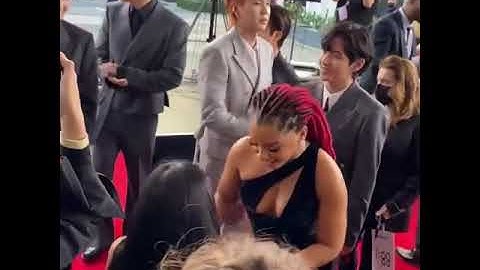 AMAS RED CARPET PROGRAM BTS SELFIE WITH CHLOE