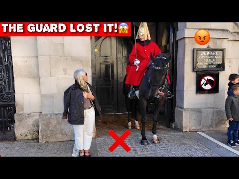 WATCH😳 King’s Guard EXPLODES💥 at Disrespectful Tourist!