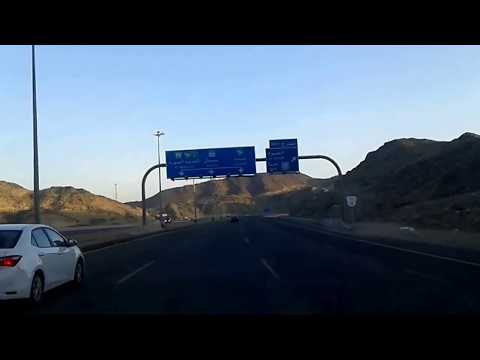 طريق مكة المدينة ومشاهد خلابة للجبال صباحا