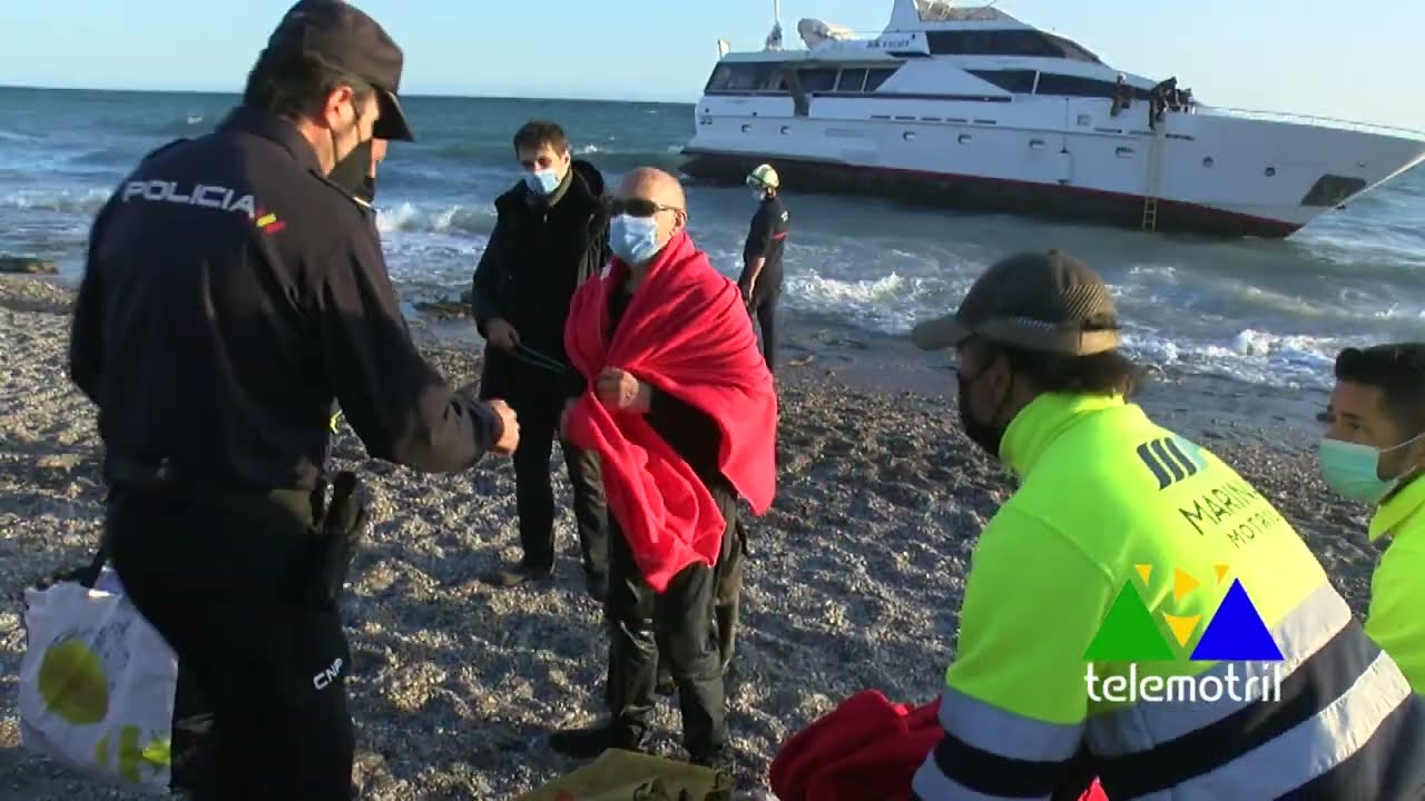 Rescate yate encallado en Carchuna