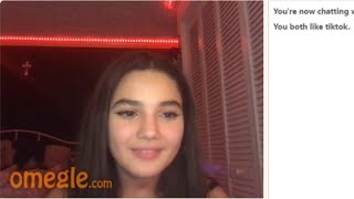 ENAMORANDO CHICAS CON MI ENCANTO EN OMEGLE - YouTube