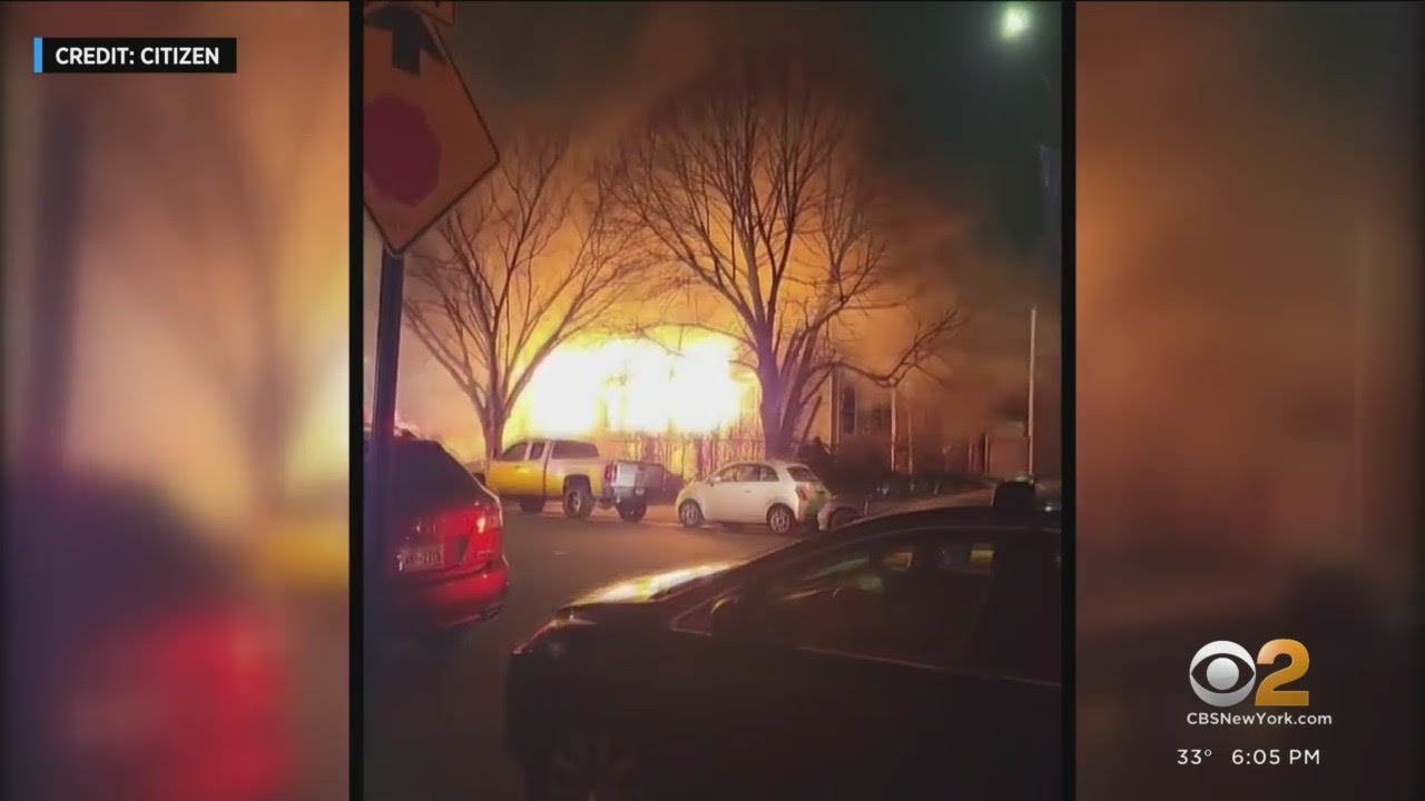 Firefighter hurt battling Woodhaven, Queens, fire