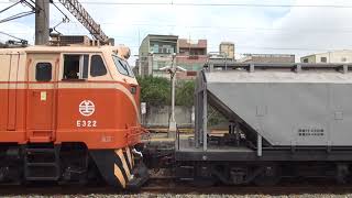 【7102次】臺鐵 2023.08.01 [電力機車 E322] 牽引20輛穀斗車 大甲開車側面觀 TR【Freight Train No.7102】DaJia Departure Lat. View