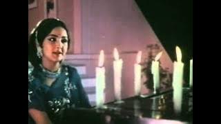 Manchali (1973) - Kali Kali Choome Gali Gali Ghume