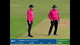 An INCREDIBLE one handed diving catch by Curtis Campher 🤯 Skip through for the slow mo ⏭️ WATCH TNT Update