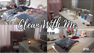 Clean with me!| bathroom and bedroom spring cleaning :)