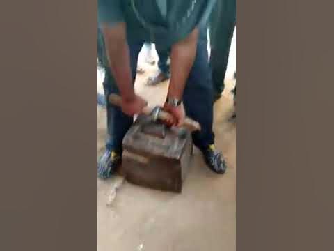 Golconda fort Heavy Weight Rock Lifting a Men. Unbelievable - YouTube
