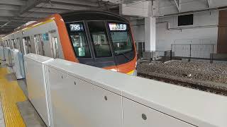 東京メトロ17000系17002F 所沢駅発車