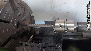 A simple lathe tool to be faster than others, makes the chuck rotate in the tail stock