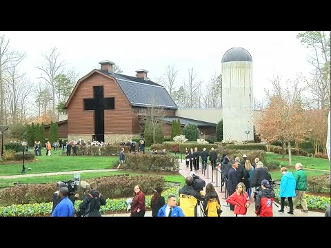 Public Pays Respects to Late Billy Graham in NC