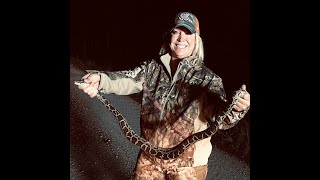 Pythons Live Capture in the Florida Everglades we must get them before they get us.