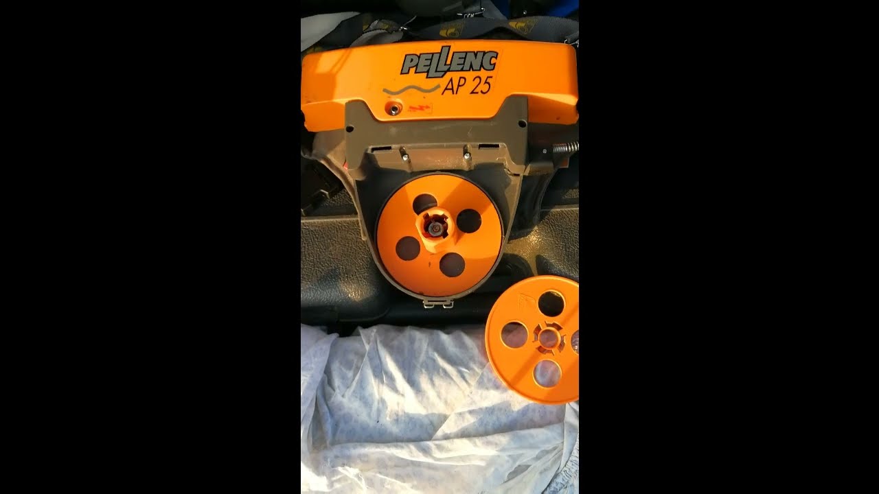 COME CARICARE LA BOBINA DI FILO SULLA LEGATRICE  PELLENC AP 25