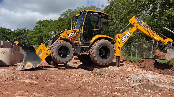 Stefan Summersby’s New JCB 3CX Pro
