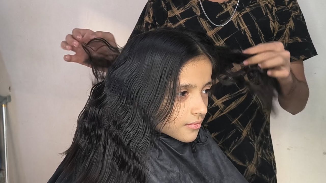 Милая девушка бреет голову ASMR расслабляющий звуковой урок парикмахерская zaibi