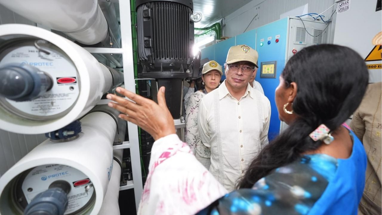 Le entrego esta Planta Desalinizadora de Agua a la comunidad Yotojoroin, en La Guajira