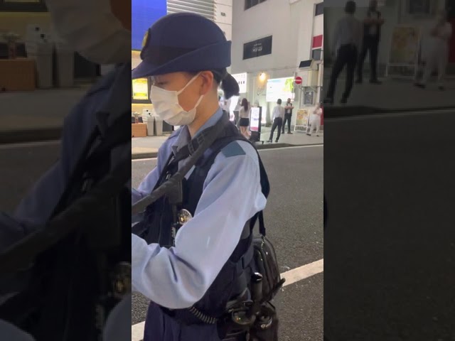 ウェイターが突然踊り出す