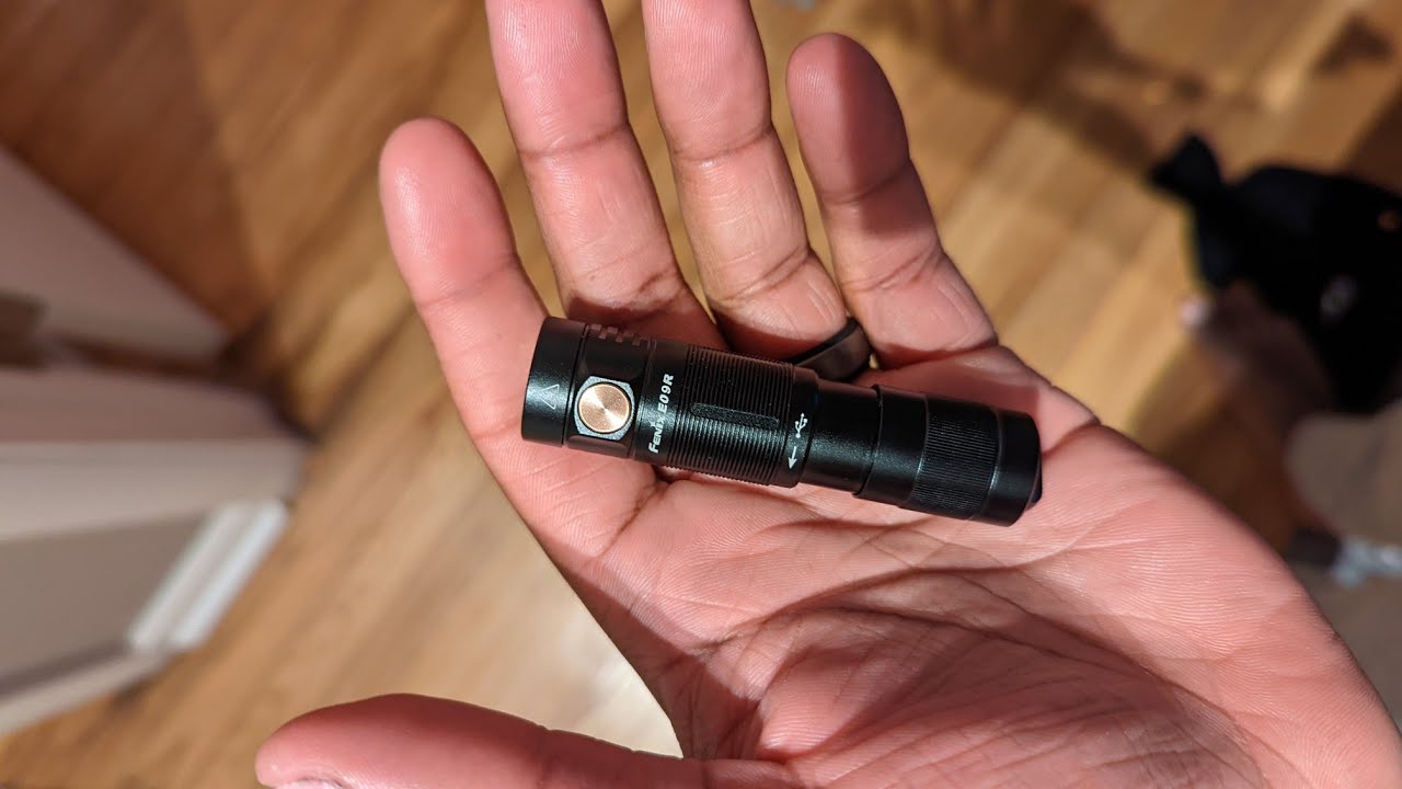 Fenix E09R flashlight short tutorial