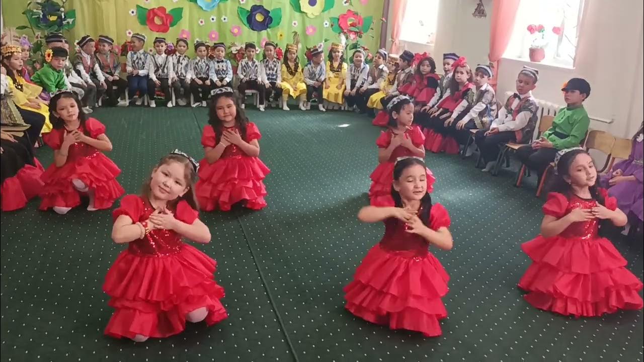 үстінде куннилингус қыз Тұтқындағы әйелдер порно видео