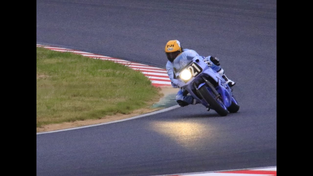 鈴鹿8耐 ケニーロバーツ32年振りの走り - YouTube