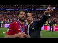 محمد صلاح يسأل المذيع عن مكان وجود أبو تريكة شاهد ردة فعل أبو تريكة 