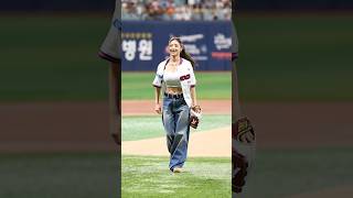 TWICE JIHYO First Pitch 🔥 '역시 지효!' 고척돔 열광시킨 월드스타 시구