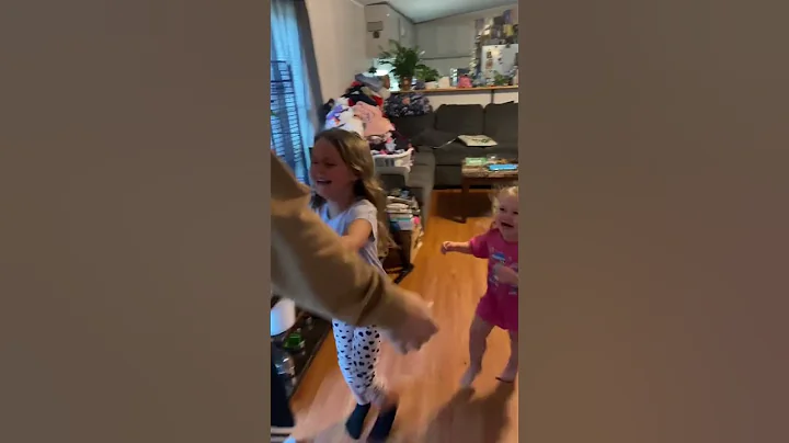 Uncle surprises his young nieces by traveling over 700 miles to visit them!