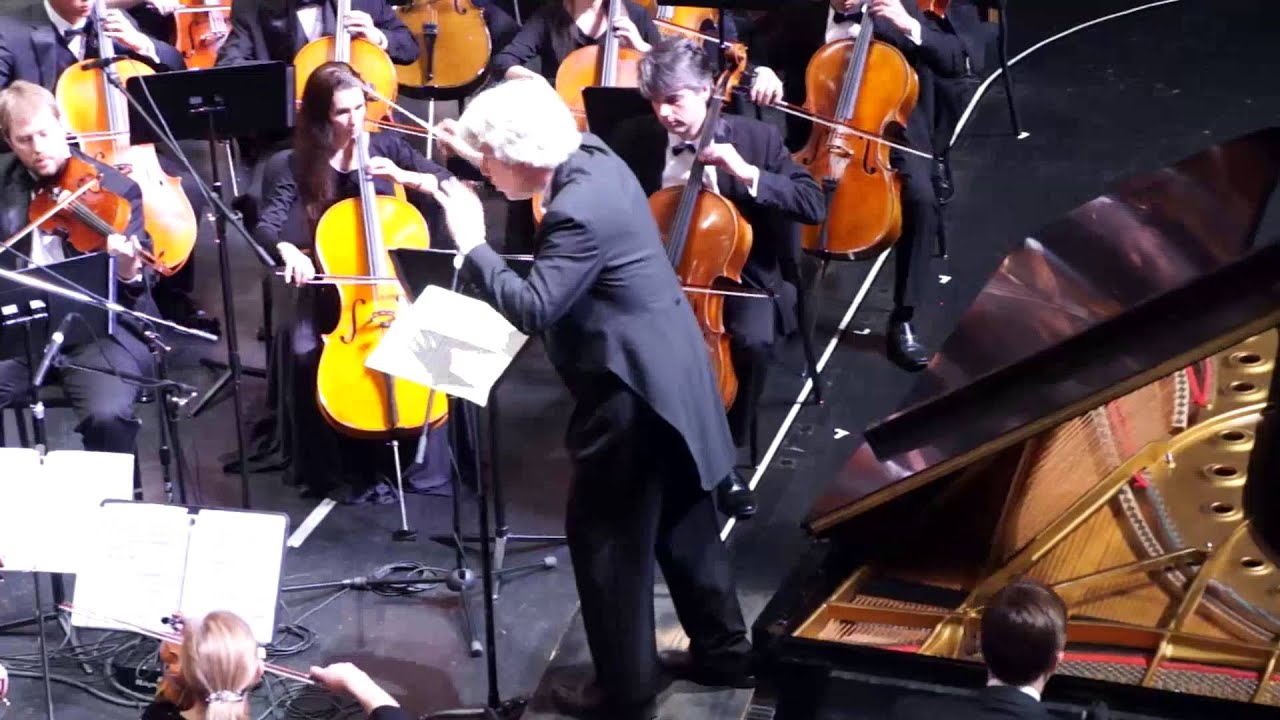 Andrew Staupe plays Mozart's Piano Concerto No. 23 in A with the Ludwig Symphony Orchestra