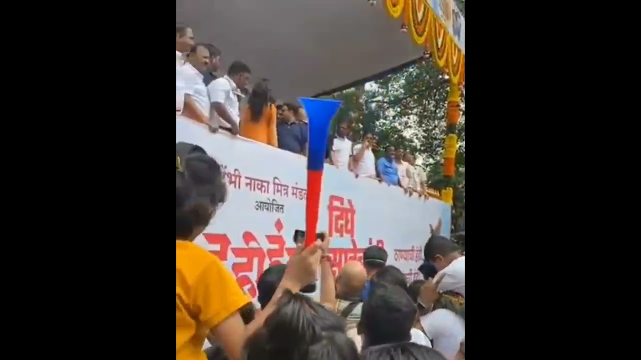 Shraddha Kapoor Attends Dahi Handi Event in Mumbai | Fans Create Frenzy as they dance to cham cham.