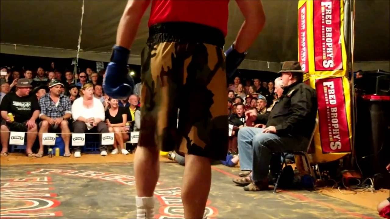 Darryl Burley' - 1st Round KO - Outback Fight Club - Birdsville 2015