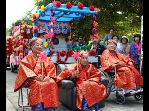 浜比嘉島で3人のカジマヤー祝う Youtube 浜比嘉島で3人のカジマヤー祝う Youtube