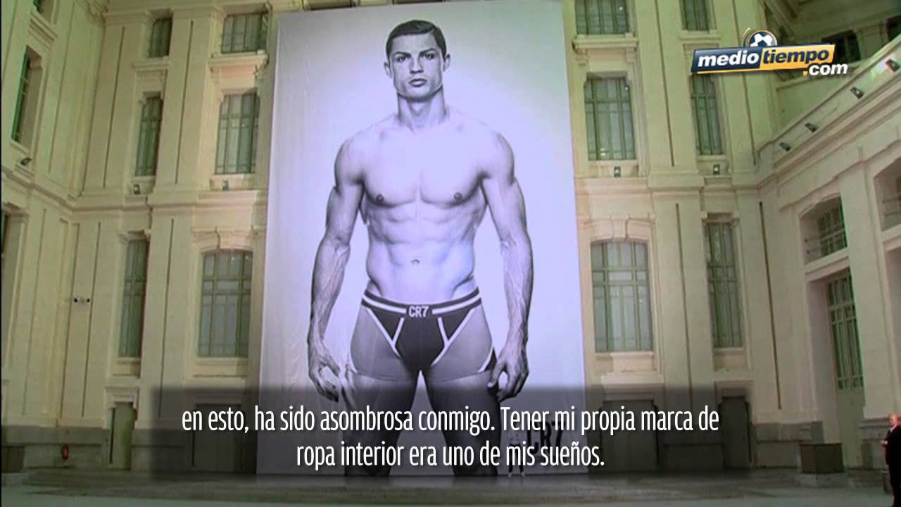 Cristiano Ronaldo luce cuerpo y boxers de su marca CR7 Underwear