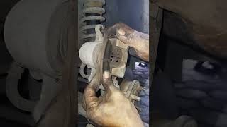 Tips mudah melepas kampas cakram mobil