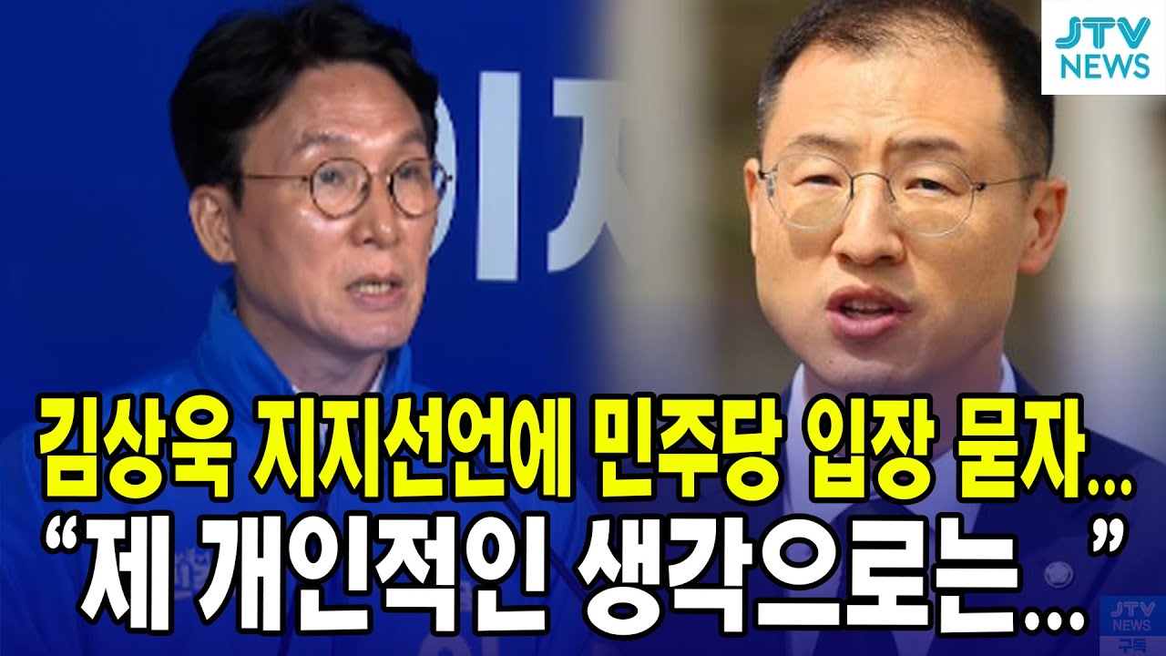 한국 직장에서 회의하는 모습. 모두가 정중하게 이야기하고 있다.
