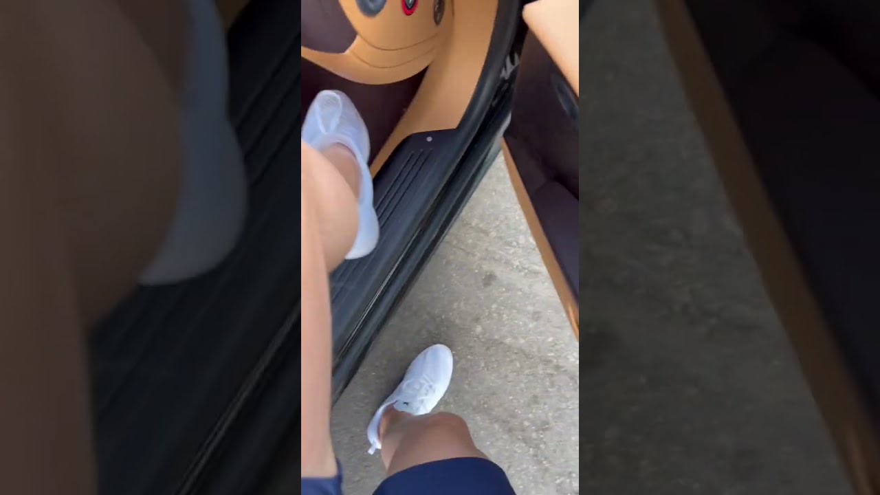 Aston Martin DB11 V12