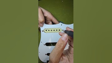 Replacing Pickups in a Fender Stratocaster #guitar #fender #stratocaster #pickup