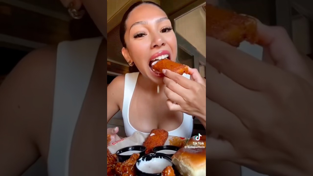 Chilli’s fried mozzarella sticks🤤. Cheese pull-7/10, taste-9/10 