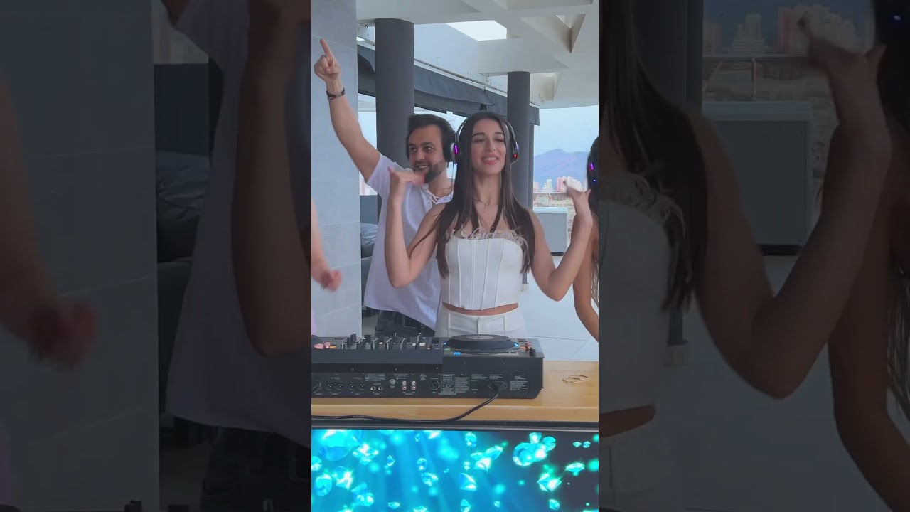 🔥Markus Schulz & Nikki Flores - We Are The Light🔥 watch the full video on the channel #djset auf YouTube ansehen 🔥Markus Schulz & Nikki Flores - We Are The Light🔥 watch the full video on the channel #djset auf YouTube ansehen