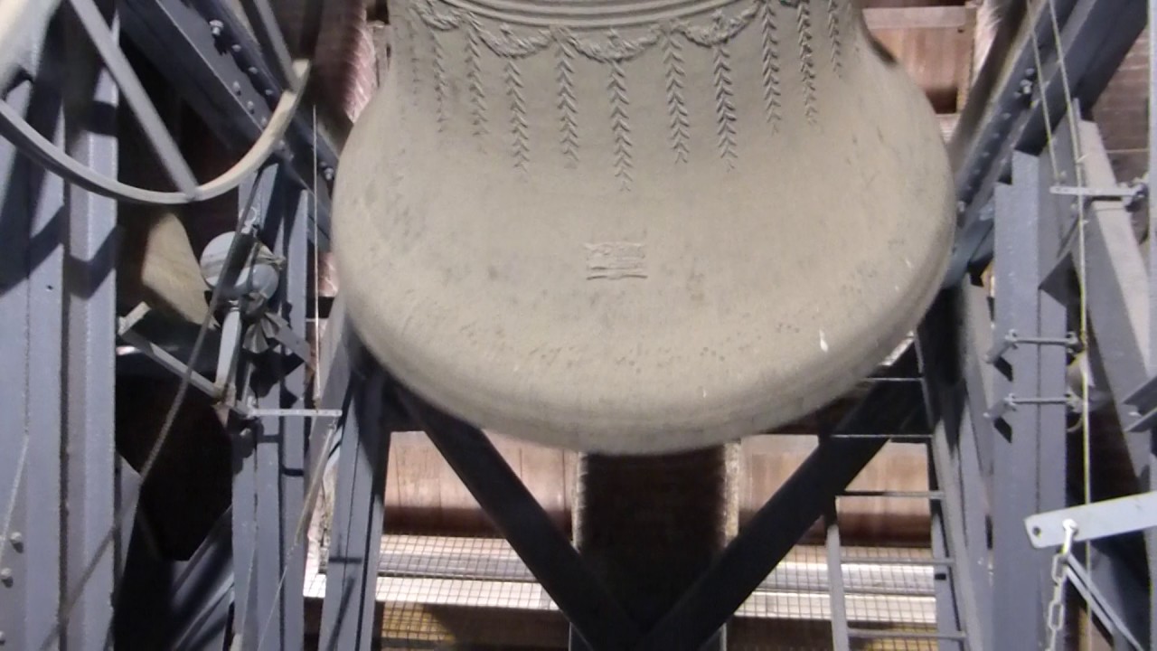 Volée du bourdon et des trois cloches de l'église Saint-Christophe