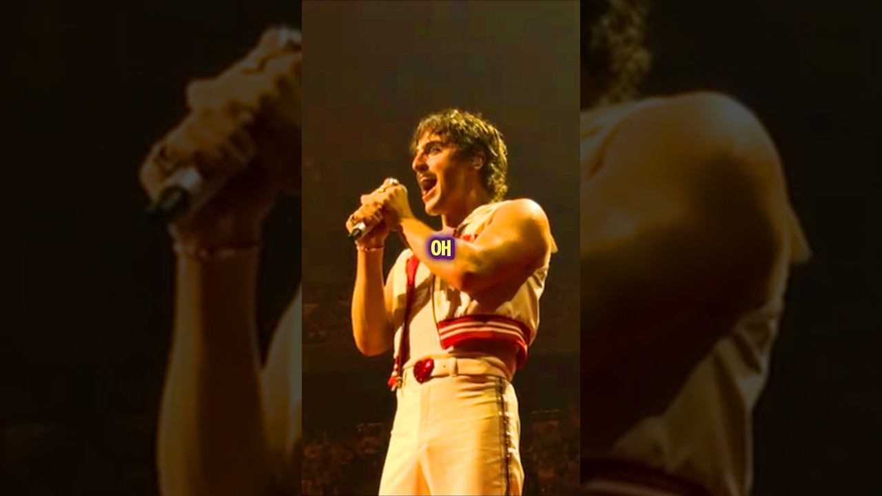 Бенсон Бун застыл, когда этот фанат бросил предмет на сцену 🫣