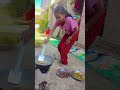 Kajal machhali banaa raha hai