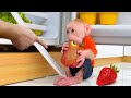 Baby monkey jic jic sneaks fruit when his father is away from home