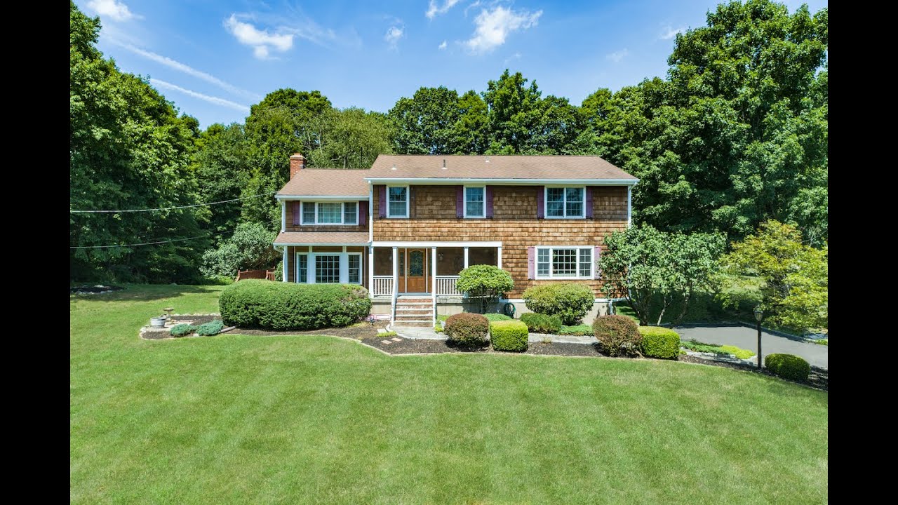 Ridgebury Estates Charmer at 28 Beaver Brook Road in Ridgefield CT 2