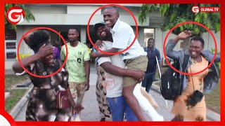 Vilio Mahakamani Baada Ya Vijana Walioandamana Kuachiwa Huru Kwa Msamaha Wa Rais......