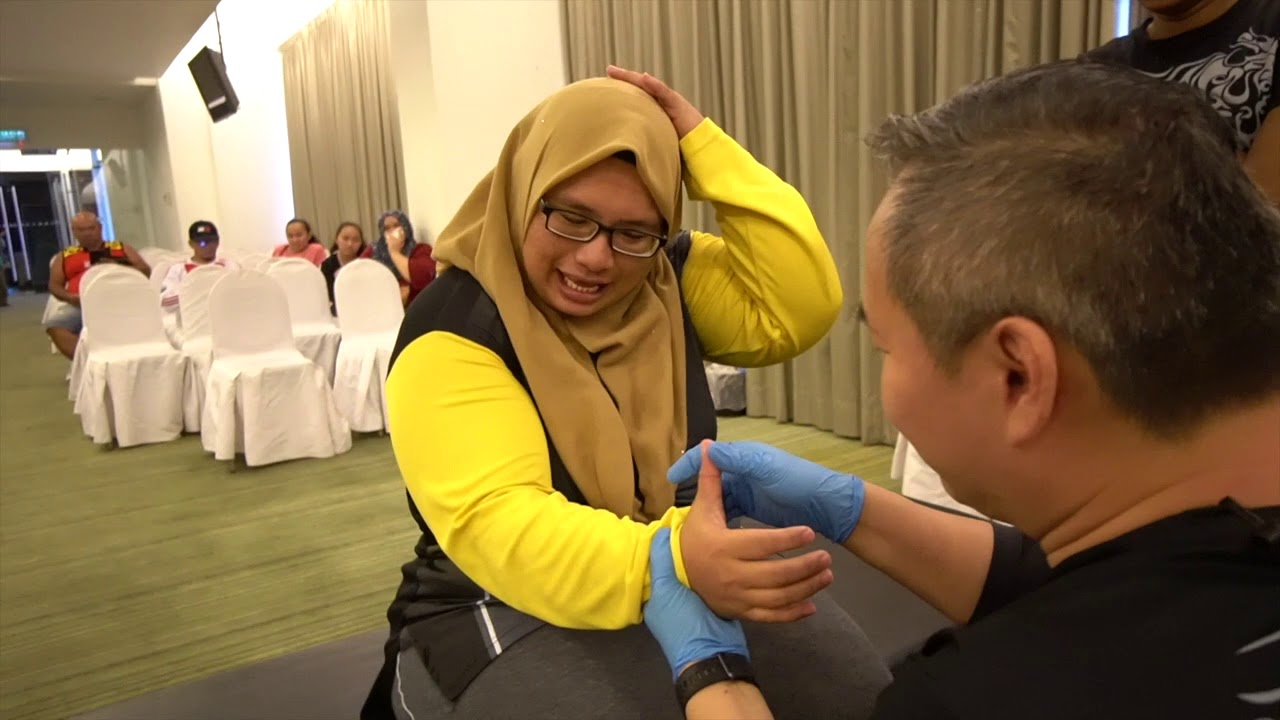 Throwback Year 2019-MaMa Hand  Master Chris Leong TitTar For her| Malaysia Kuala Lumpur 马来西亚吉隆坡梁潤江跌打