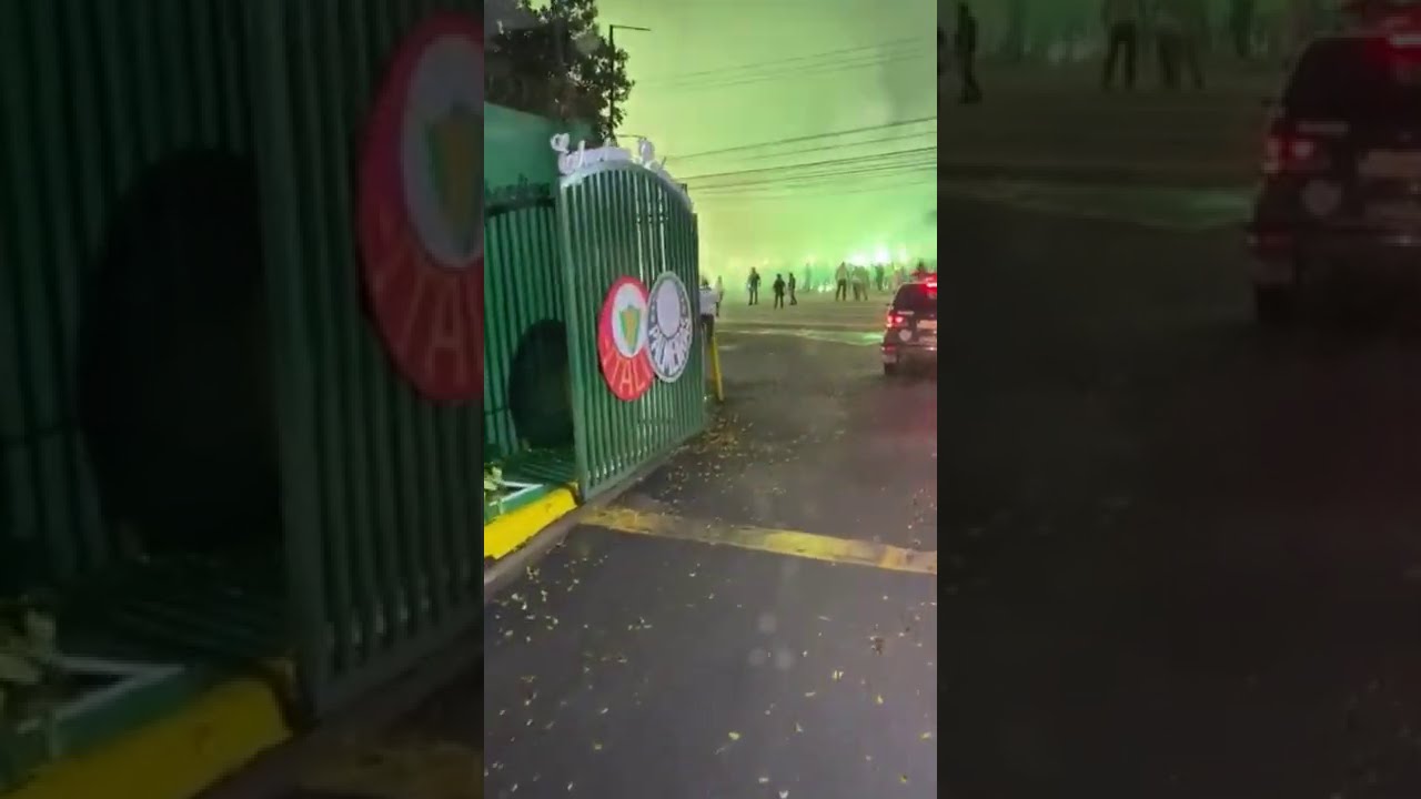 Corredor alviverde,  visão de dentro do onibus,  do meio da torcida e dos prédios!