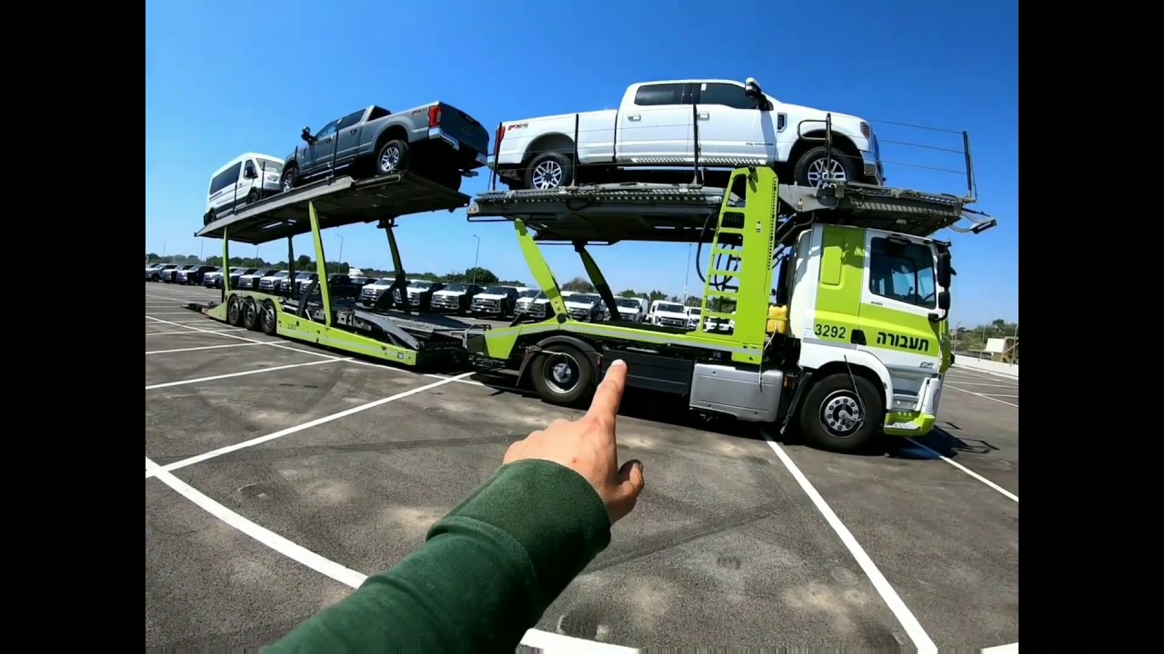 Погрузка автомобиля в автовоз