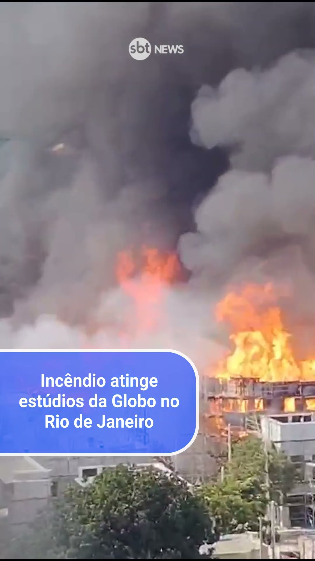 Incêndio atinge cidade cenográfica da Globo no Rio