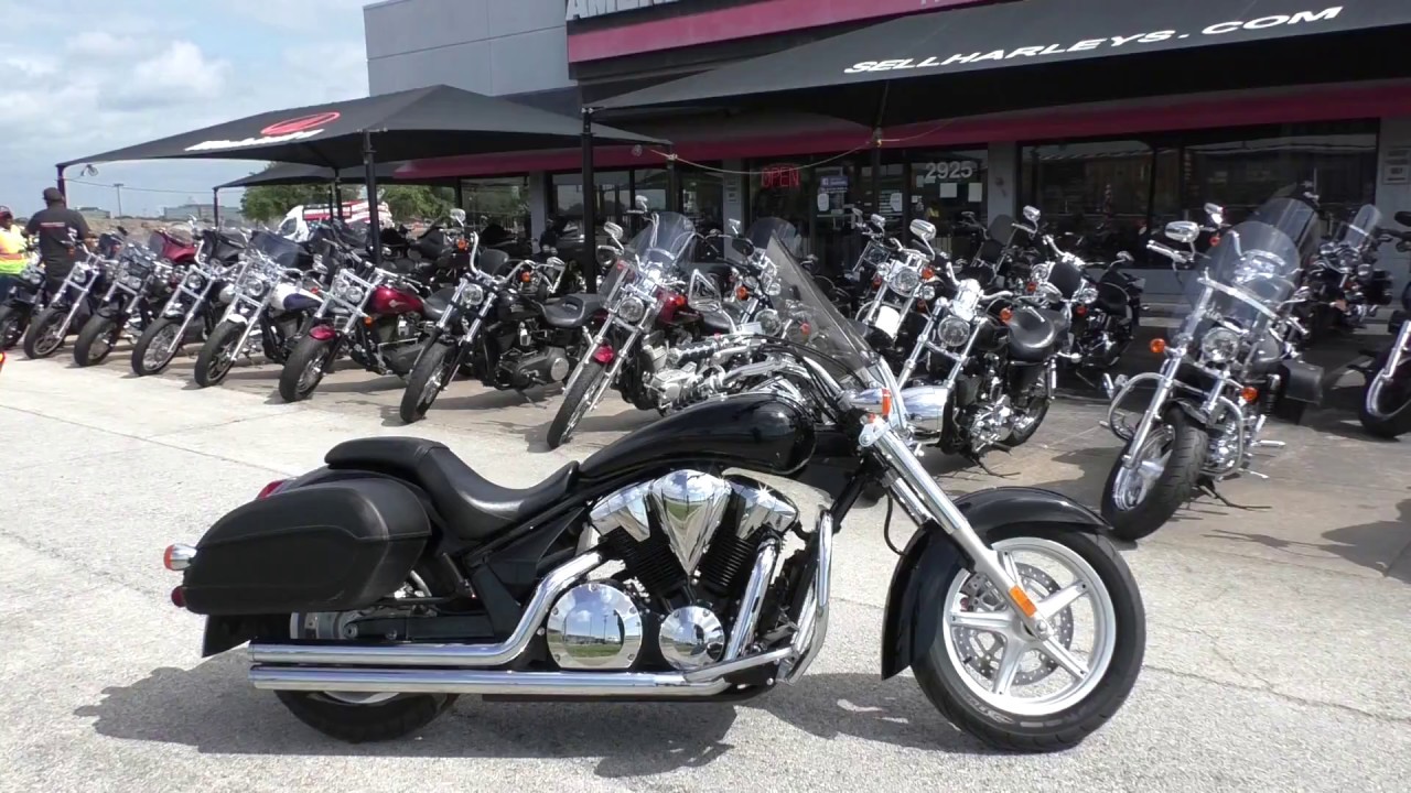 Honda vt1300c street