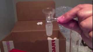 Unboxing small HVY bong