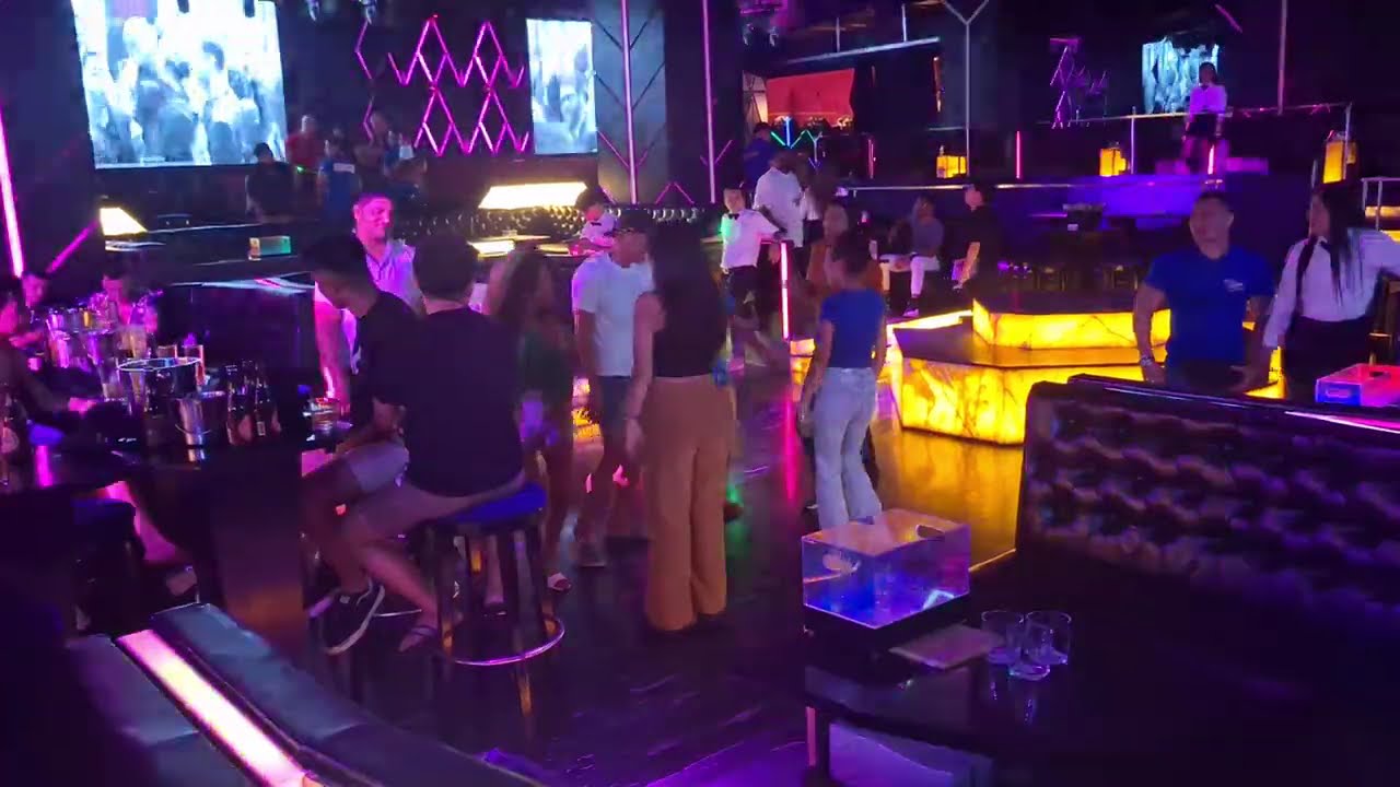 A NIGHT OUT AT A DISCO MEGA DANCE CENTER IN ANGELES CITY THE PHILIPPINES 🇵🇭 NIGHTLIFE OF ANGELES